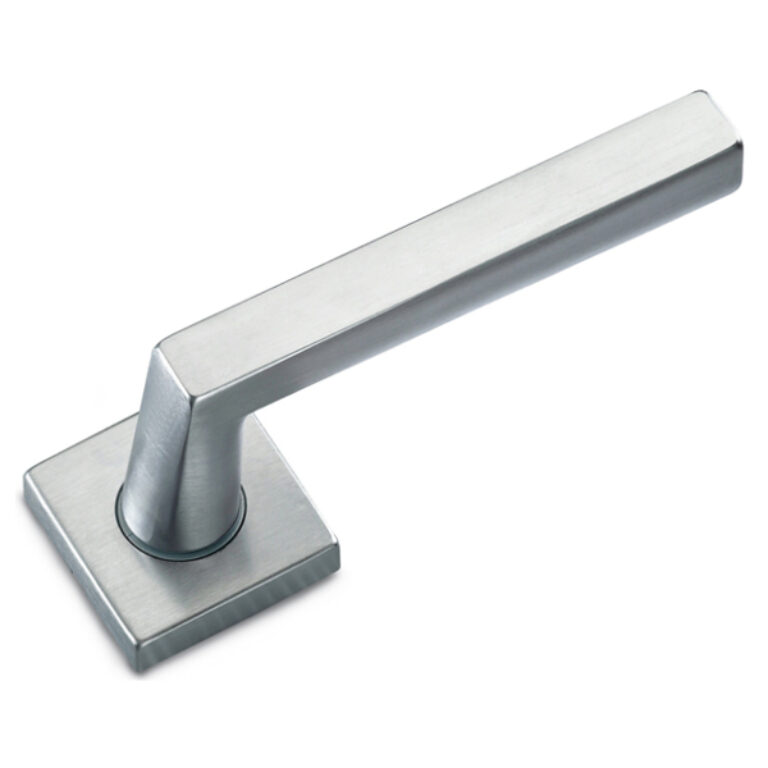 Handles and accessories